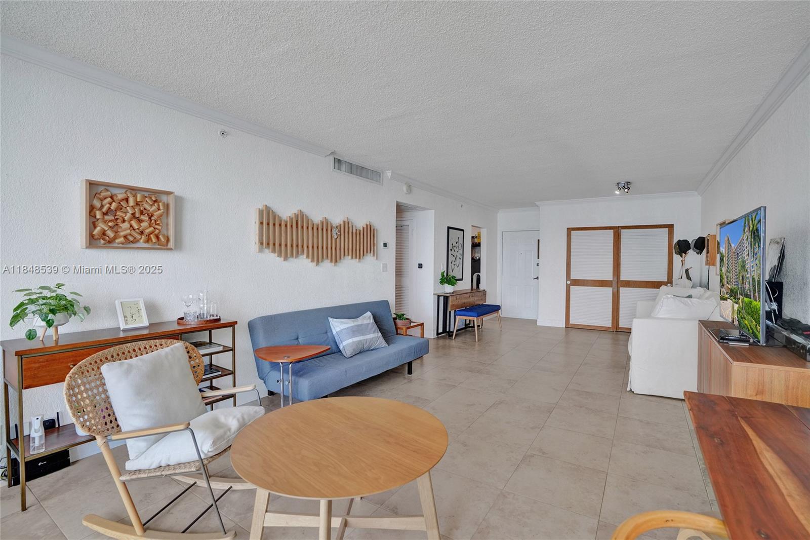 WAVE CONDO - Residential