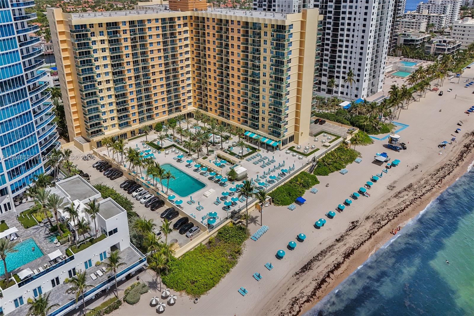 WAVE CONDO - Residential