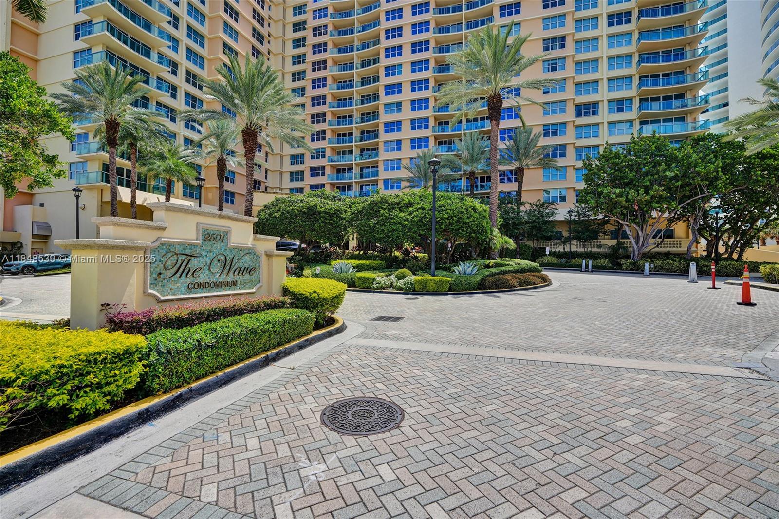 WAVE CONDO - Residential