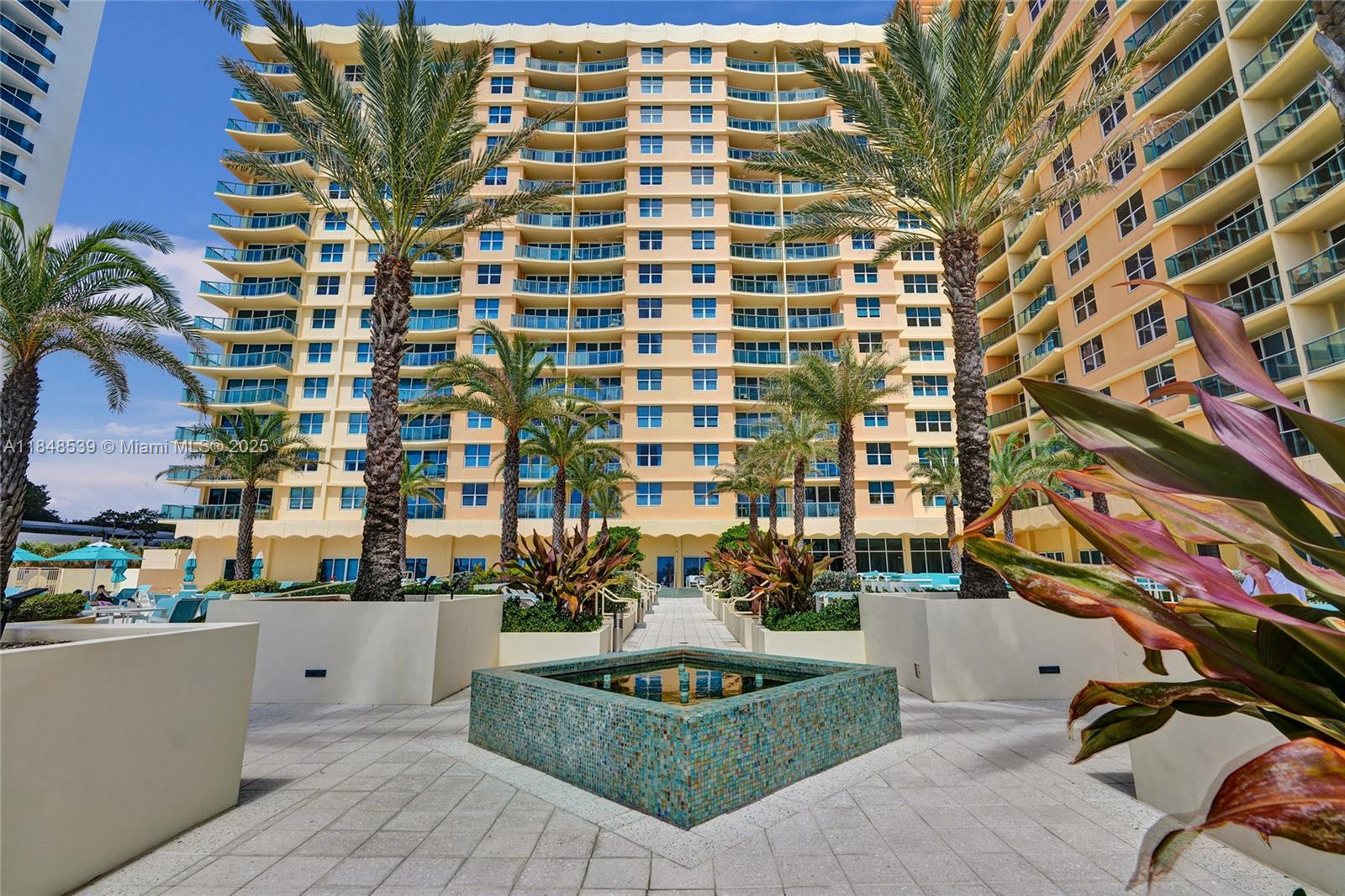 WAVE CONDO - Residential