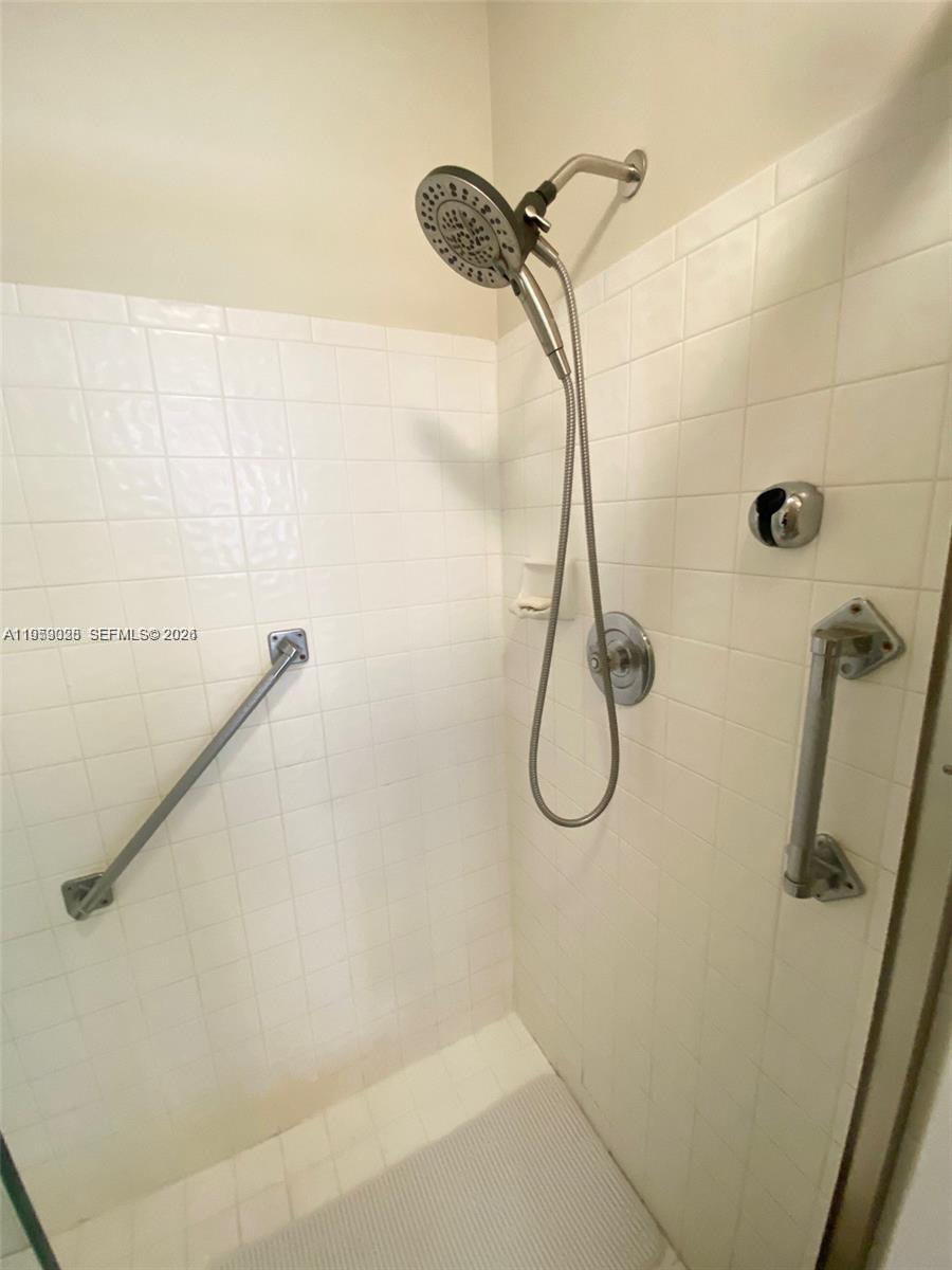 WHISPER WALK SEC C CONDO - Residential