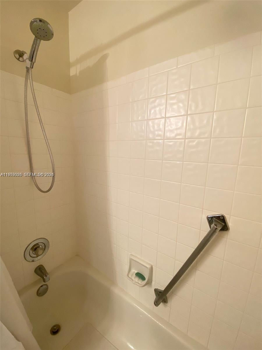 WHISPER WALK SEC C CONDO - Residential