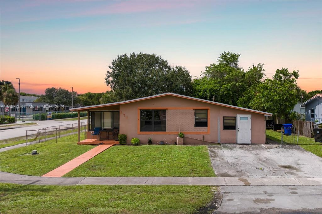 Photo of 671 SW 28th Ter, Fort Lauderdale, FL 33312 (MLS # A11668753)