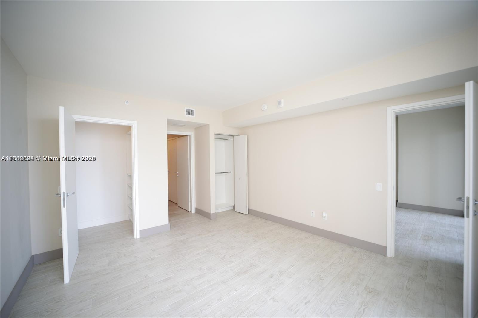 1300 Brickell Bay Dr 1006
