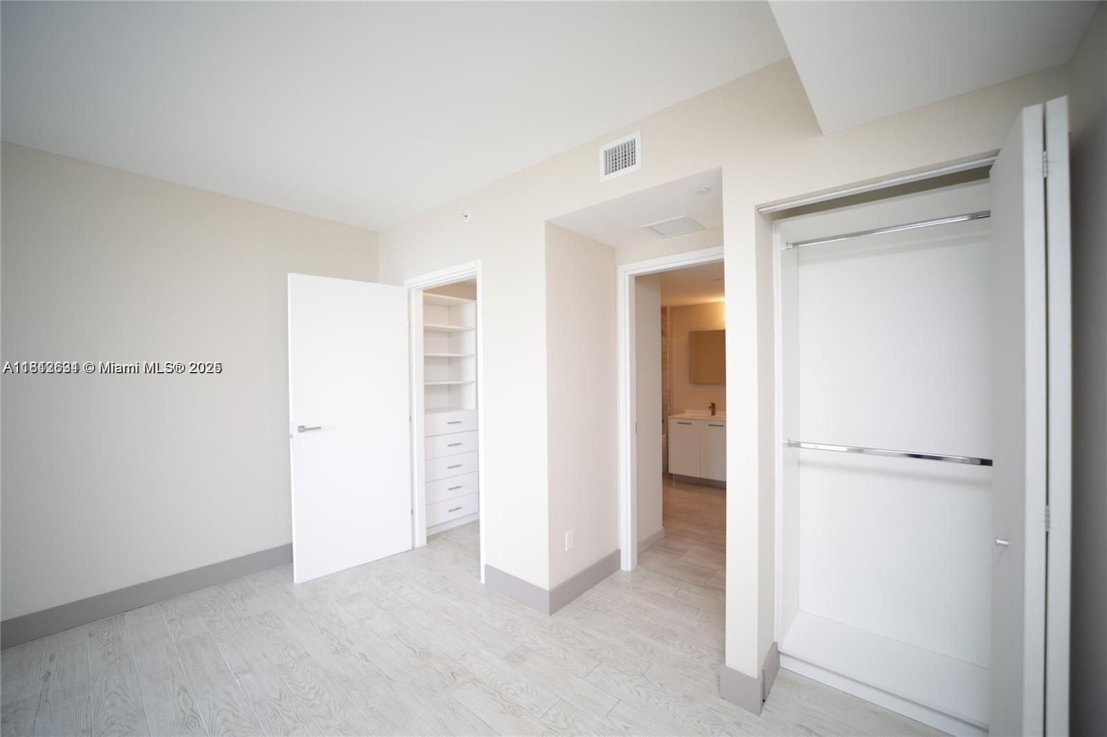 1300 Brickell Bay Dr 1006