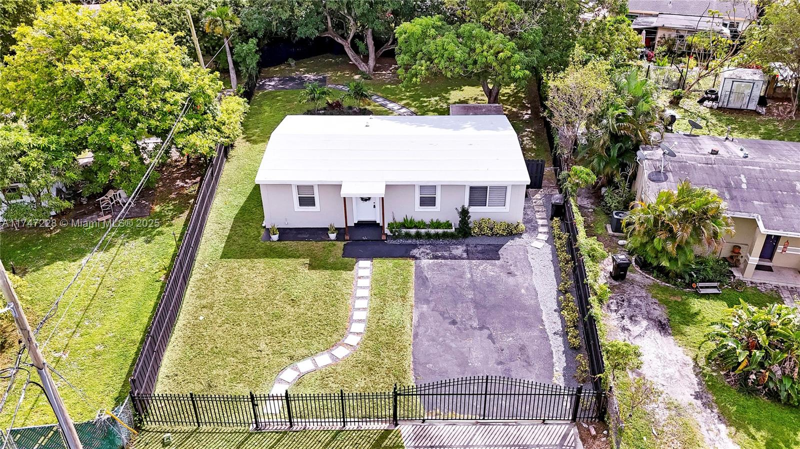LAUDERDALE MANORS ADD - Residential