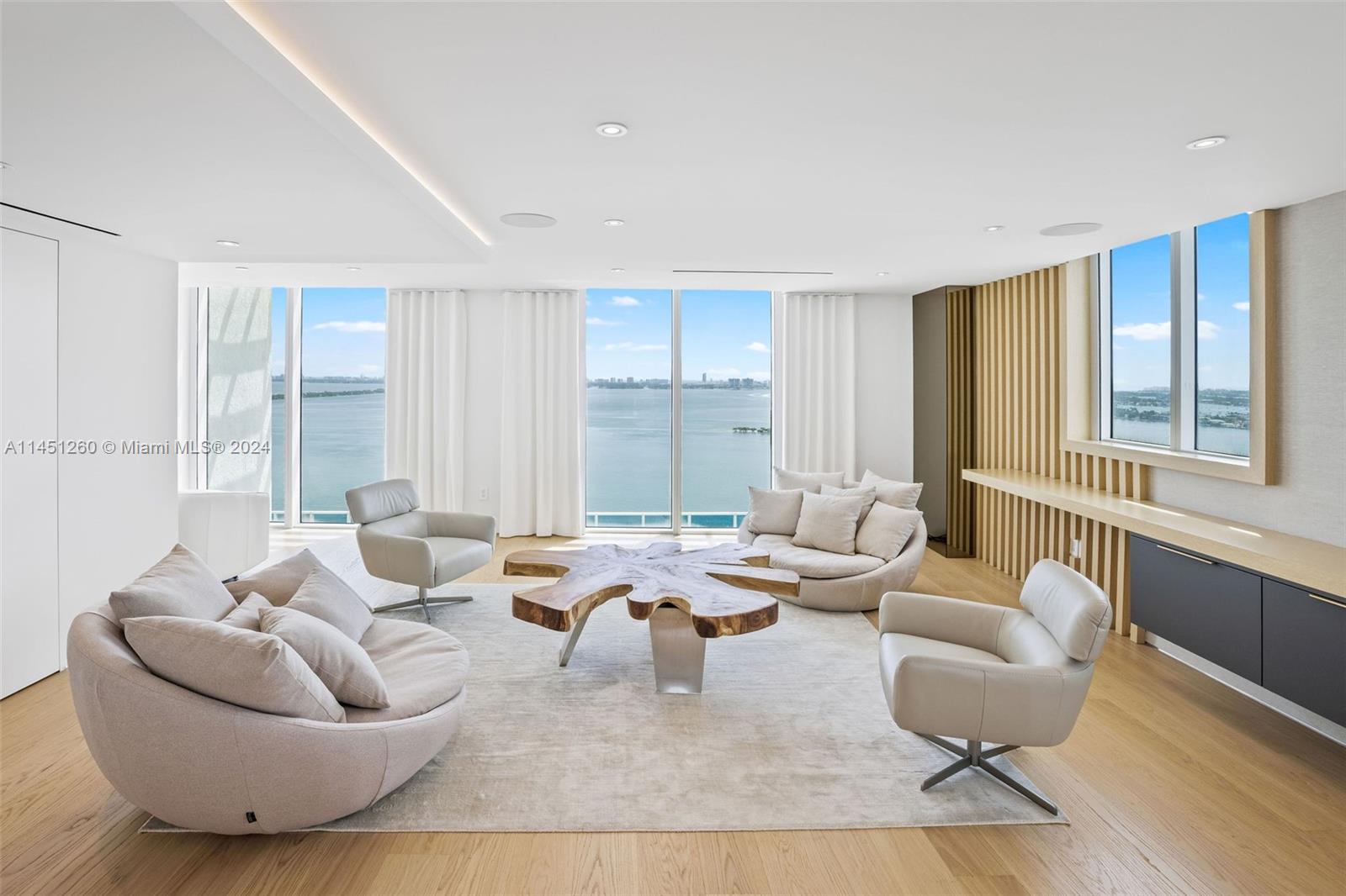 STAR LOFTS ON THE BAY CON - Residential