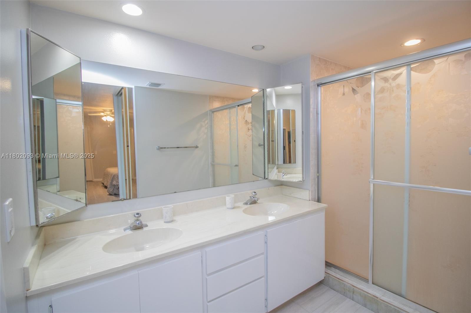 GLENWOOD TWNHS - Residential Lease