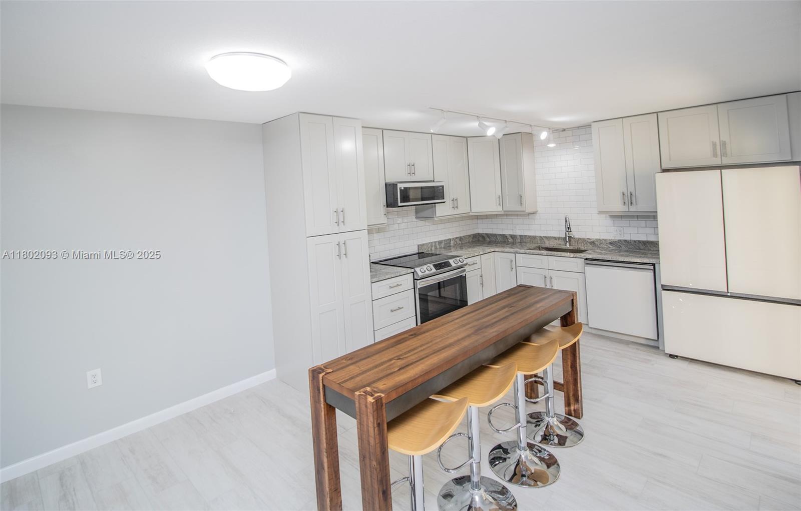 GLENWOOD TWNHS - Residential Lease