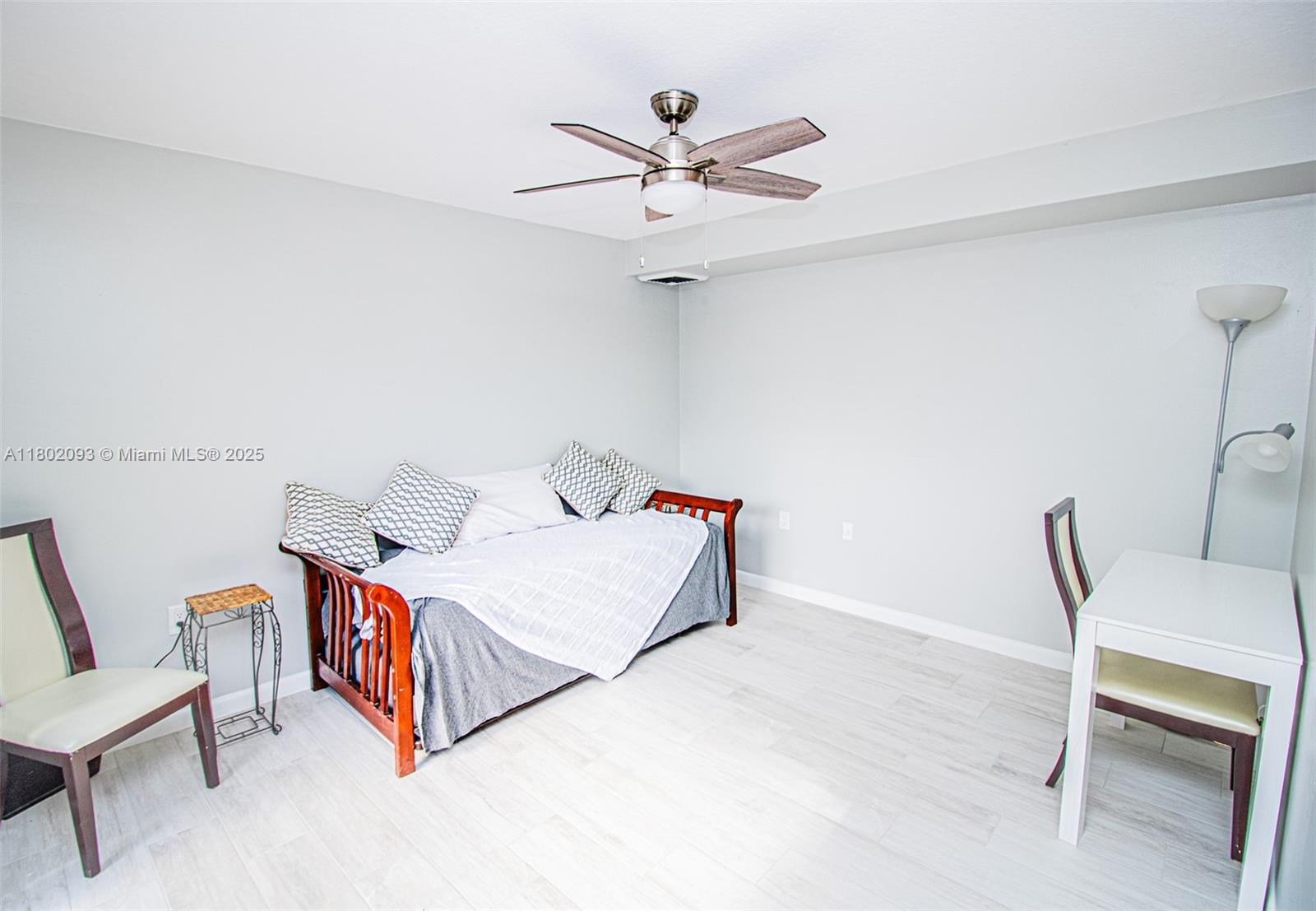 GLENWOOD TWNHS - Residential Lease