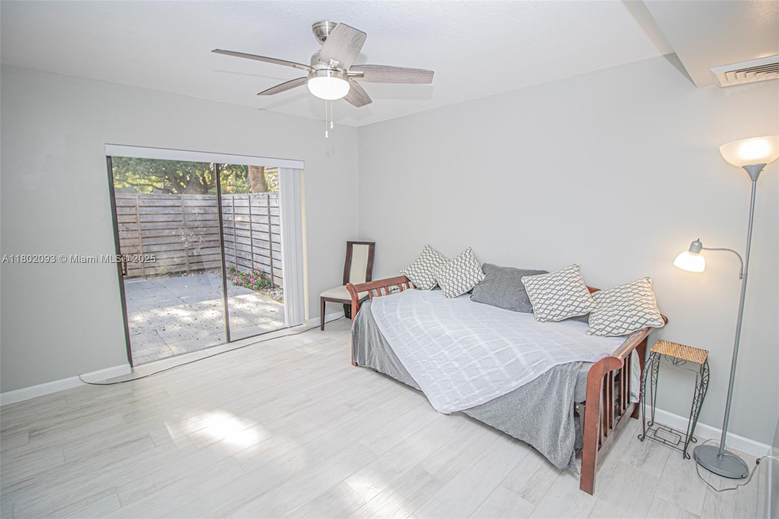 GLENWOOD TWNHS - Residential Lease