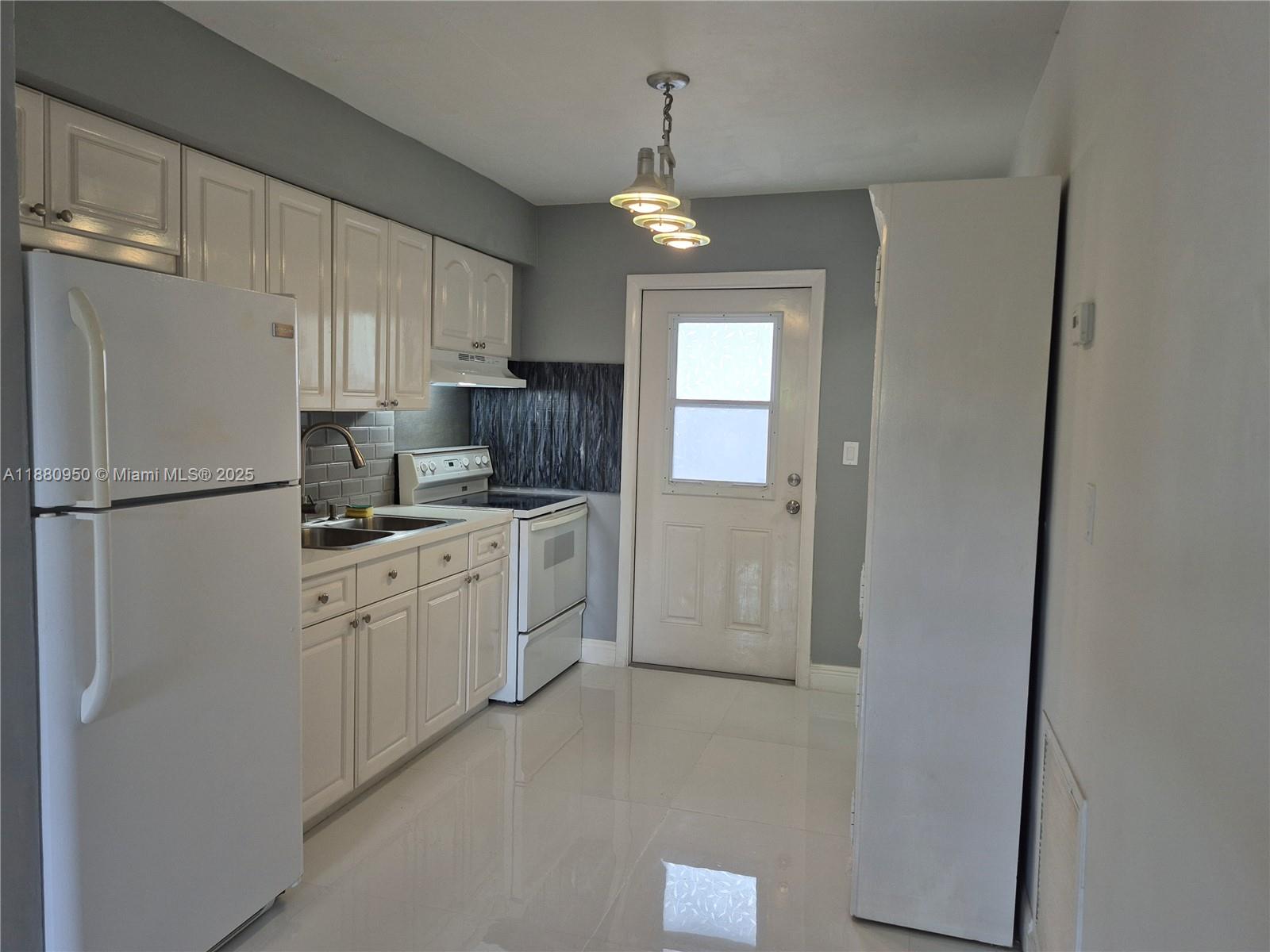 JACARANDA HEIGHTS - Residential Lease