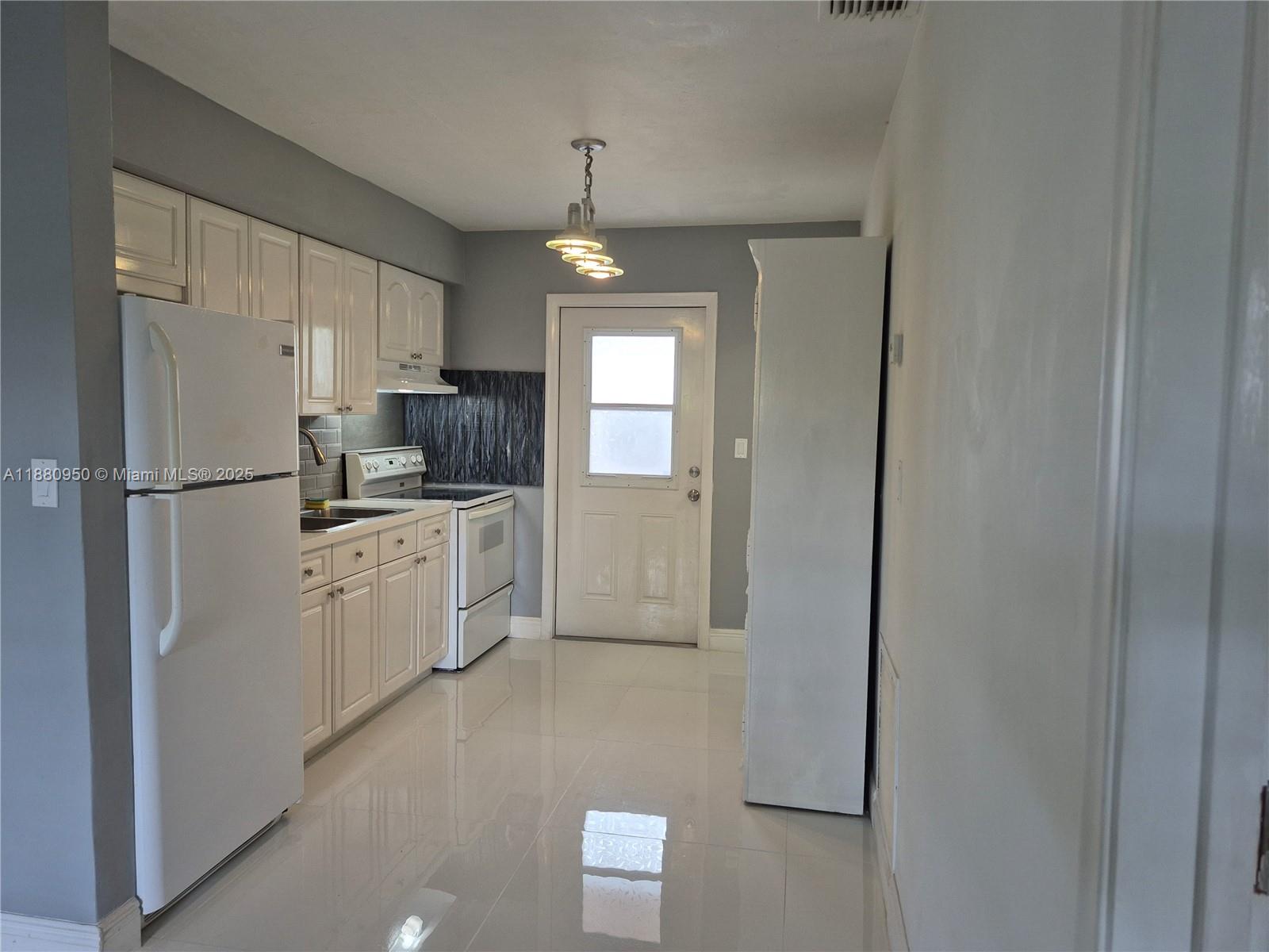 JACARANDA HEIGHTS - Residential Lease