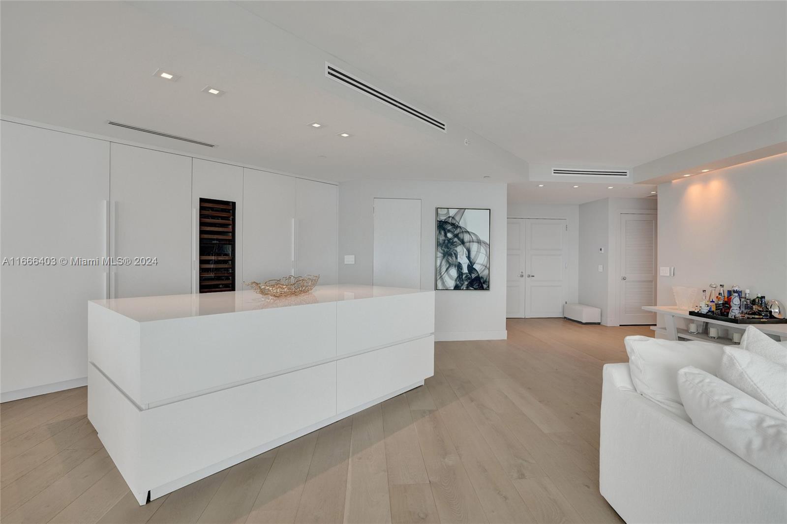 2711 HOLLYWOOD BEACH COND - Residential