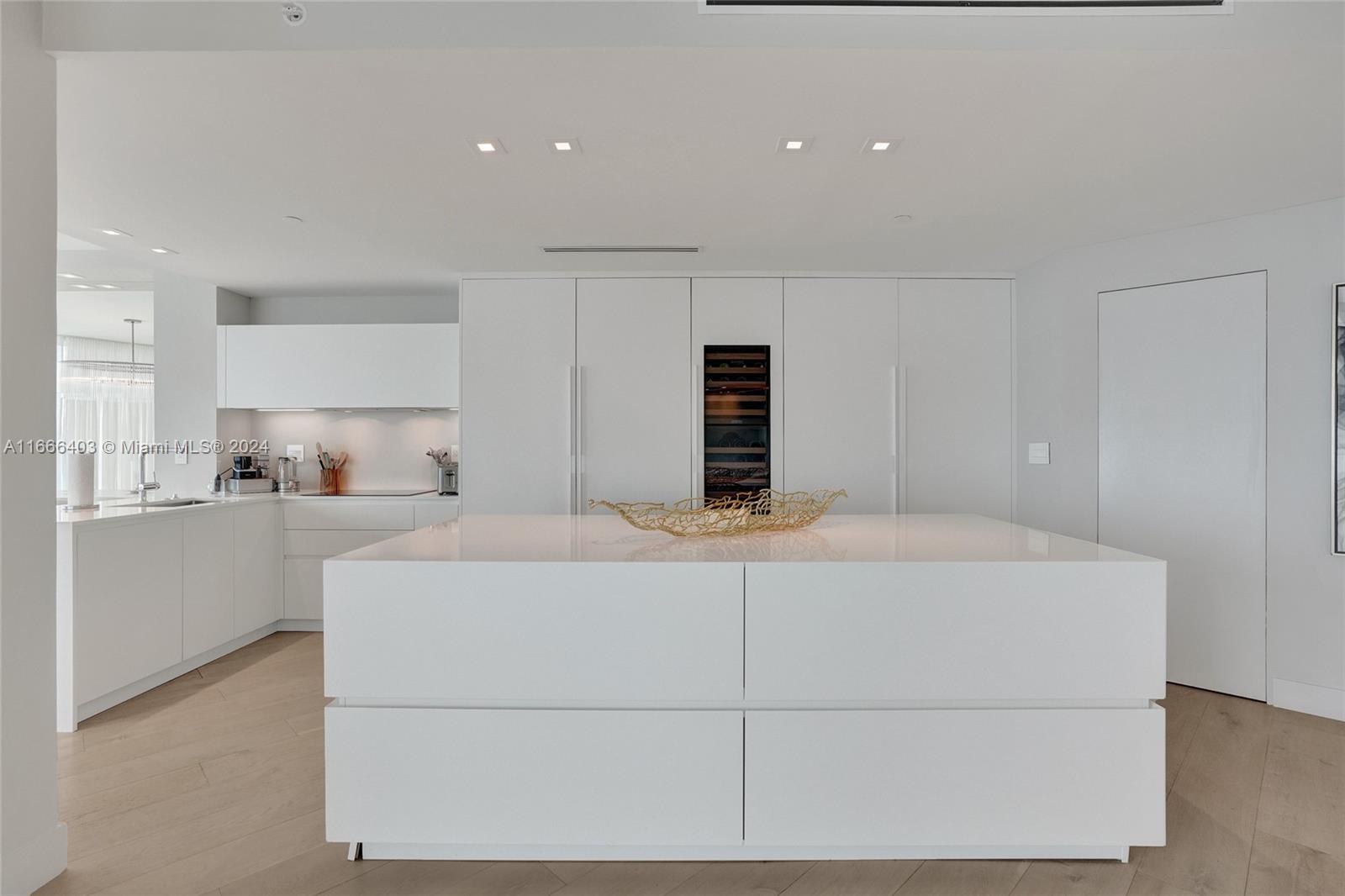 2711 HOLLYWOOD BEACH COND - Residential