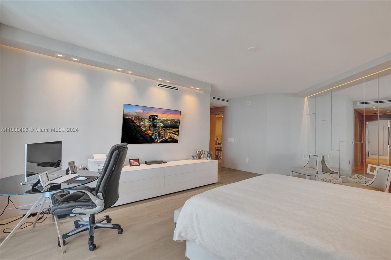 2711 HOLLYWOOD BEACH COND - Residential