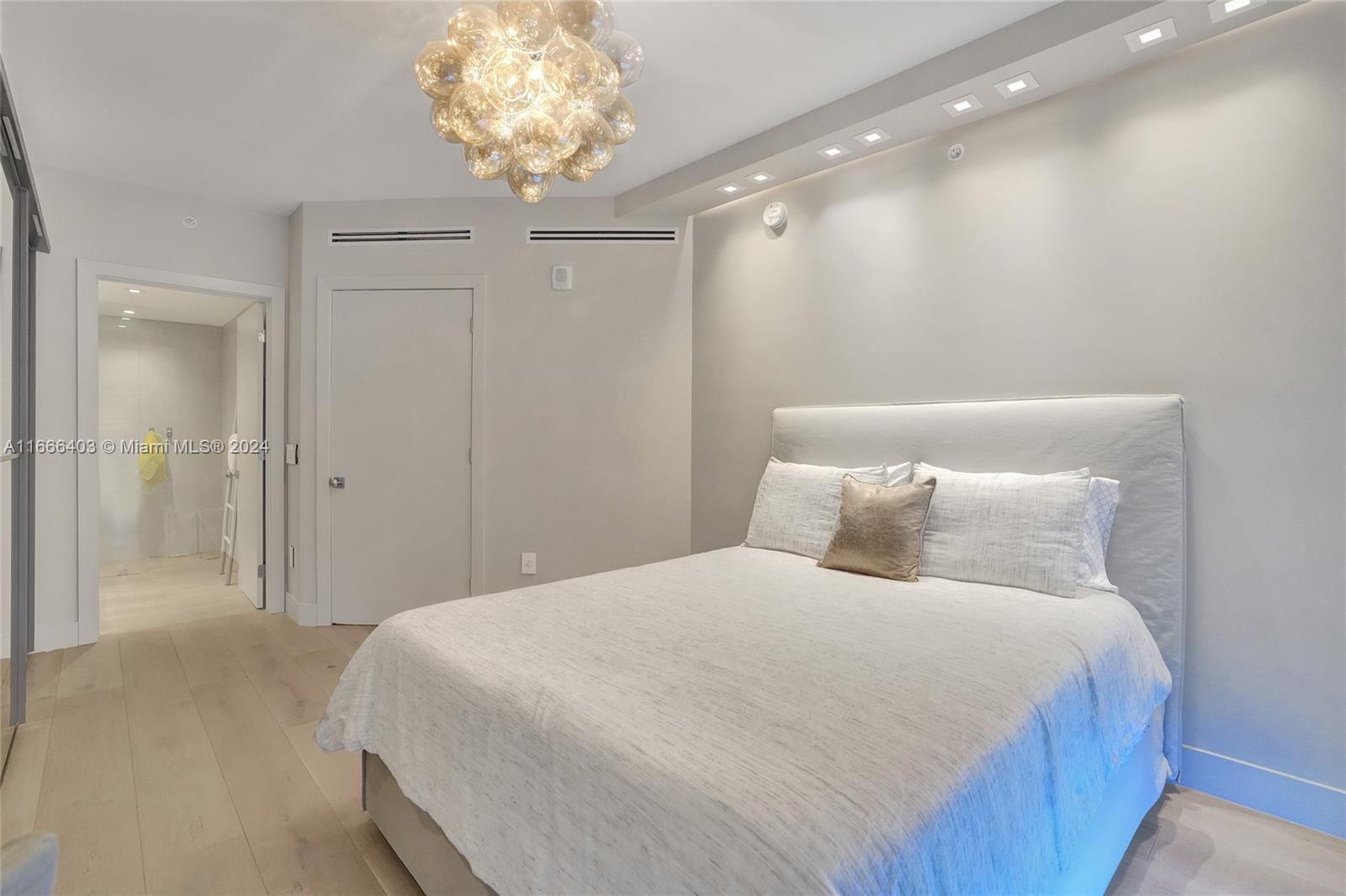 2711 HOLLYWOOD BEACH COND - Residential