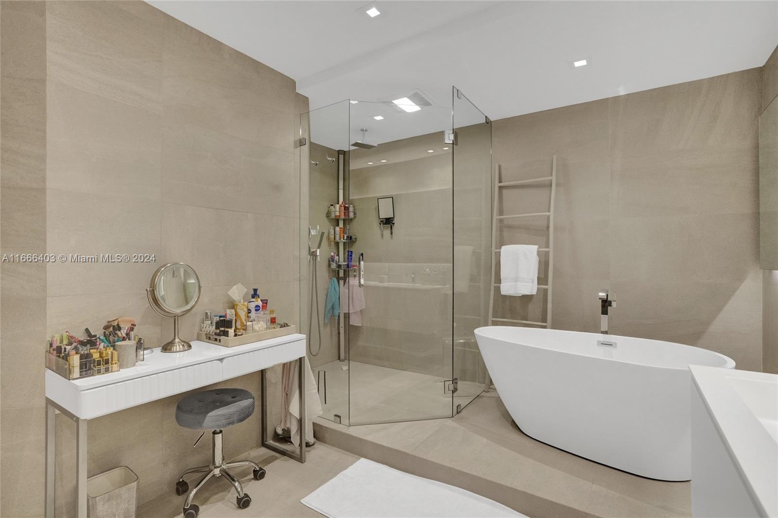 2711 HOLLYWOOD BEACH COND - Residential