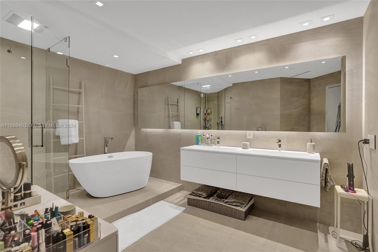 2711 HOLLYWOOD BEACH COND - Residential