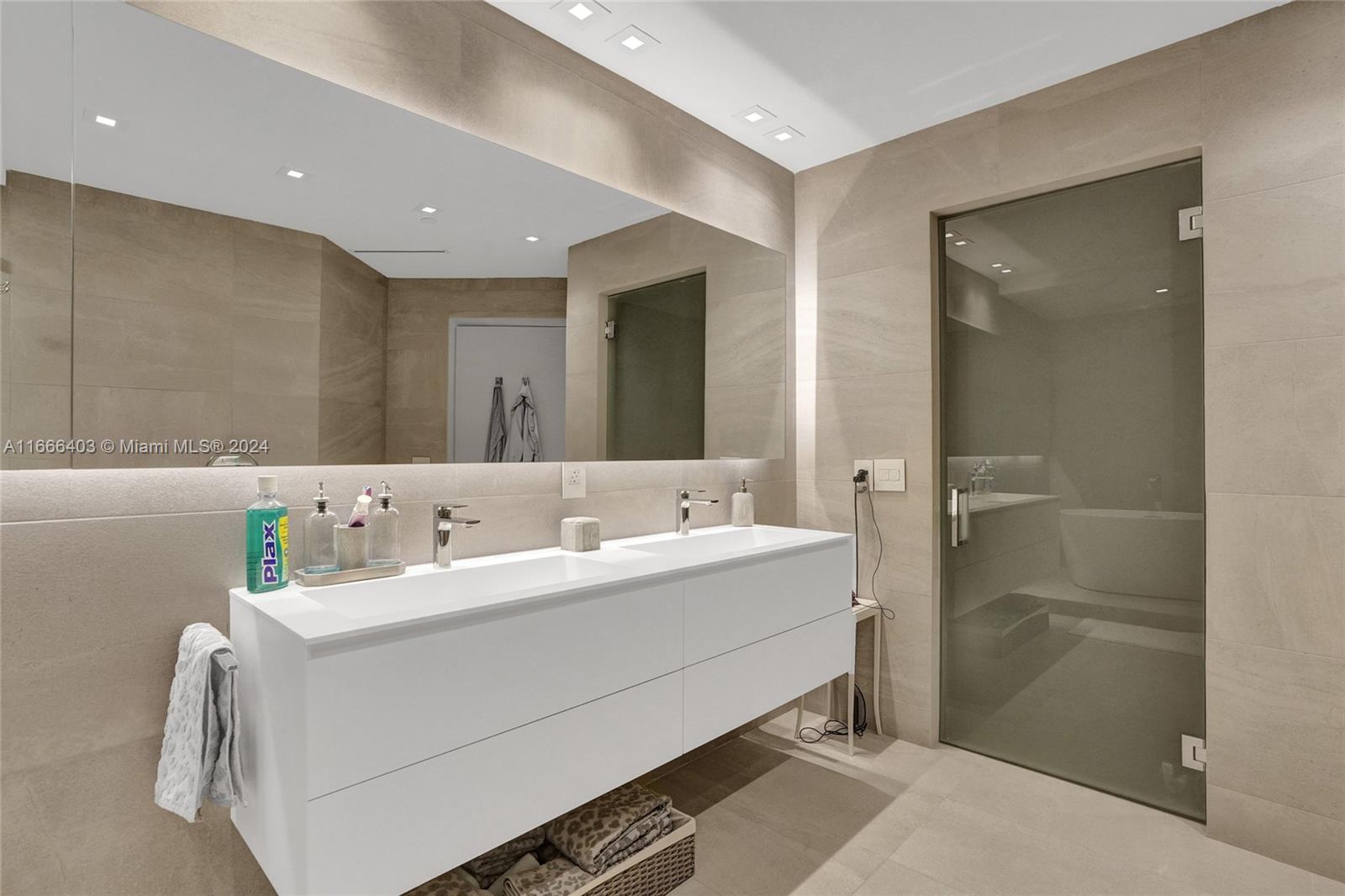 2711 HOLLYWOOD BEACH COND - Residential
