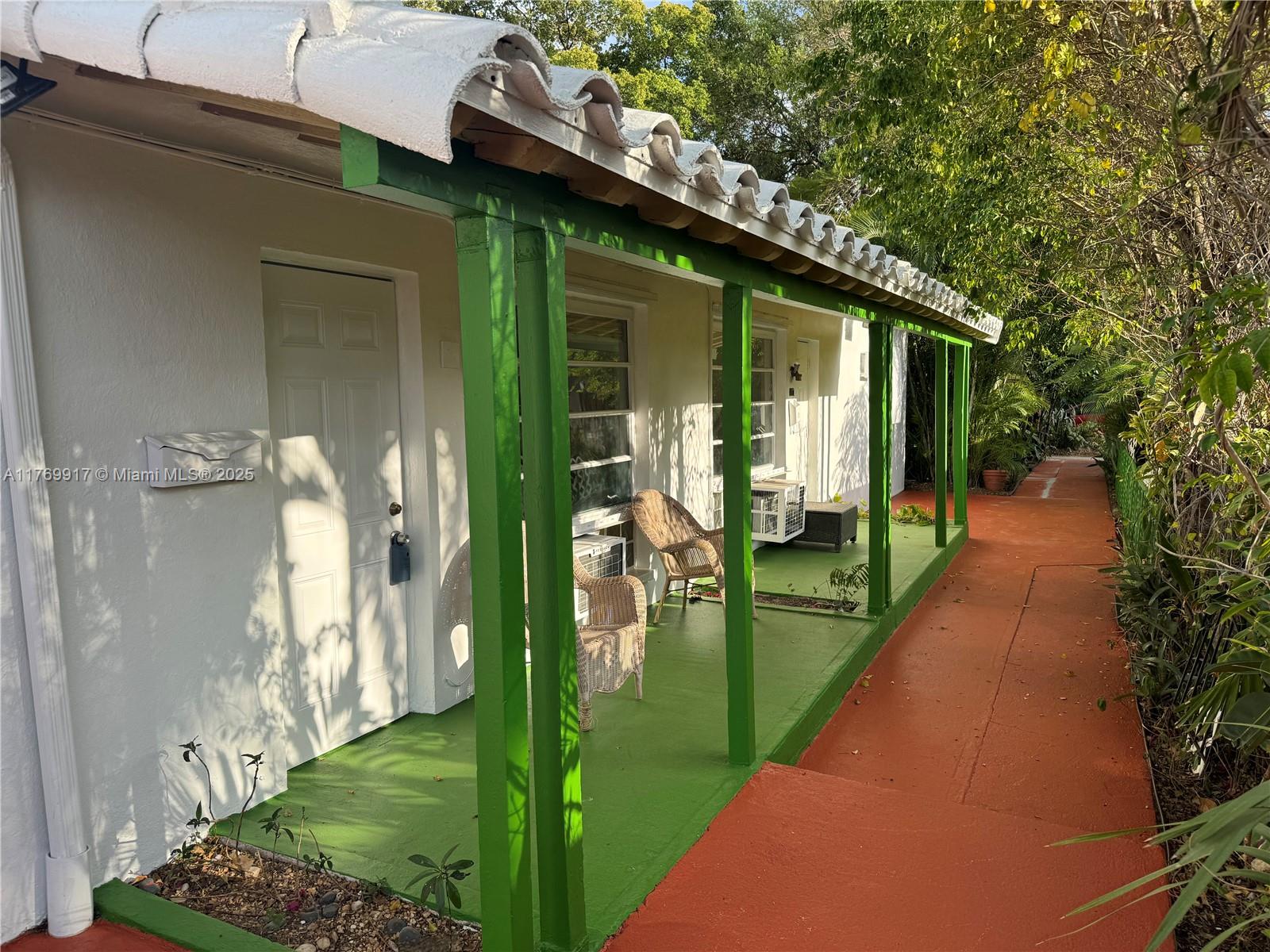 Rental Property at 2025 Taylor St 2025, Hollywood, Broward County, Florida - Bedrooms: 2 
Bathrooms: 1  - $1,900 MO.