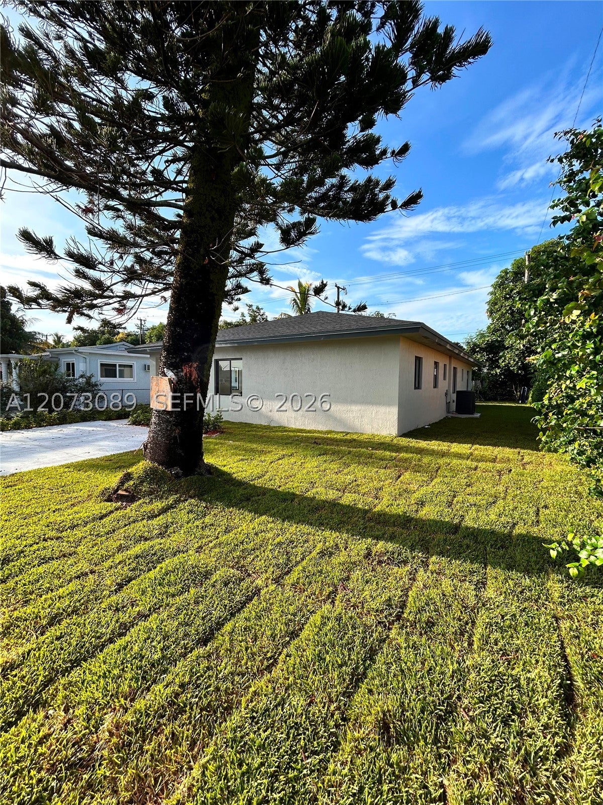 2950 NW 93 St, Miami FL 33147