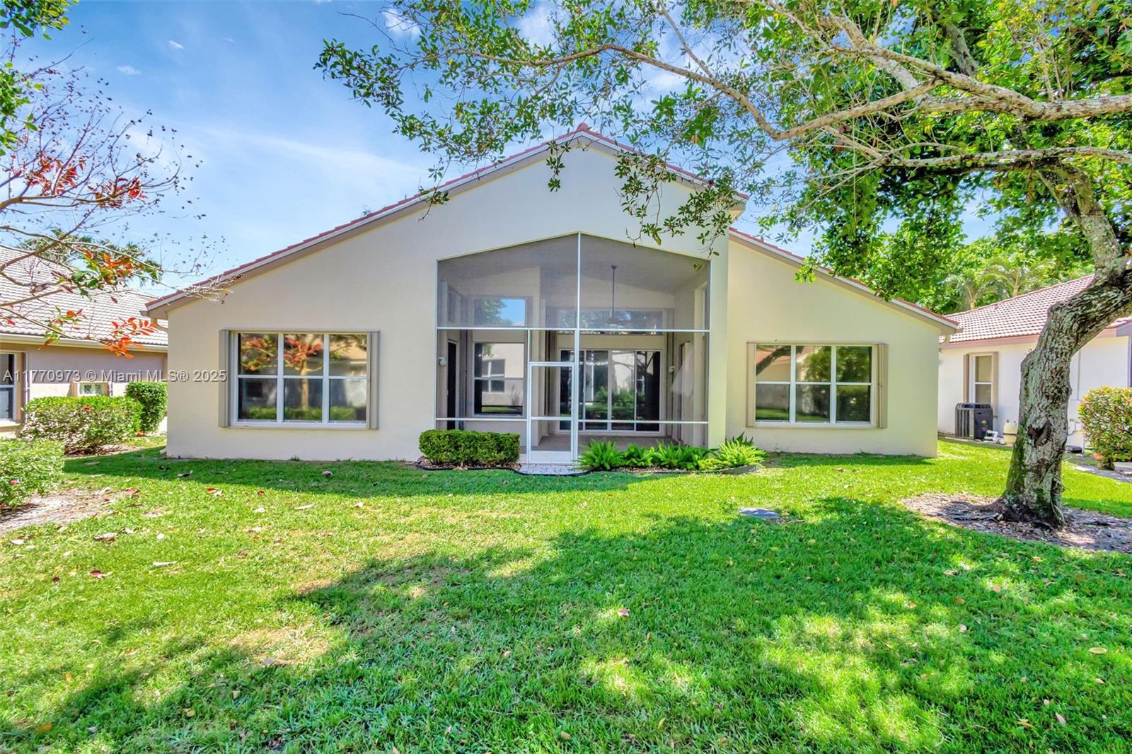VALENCIA LAKES 1 - Residential