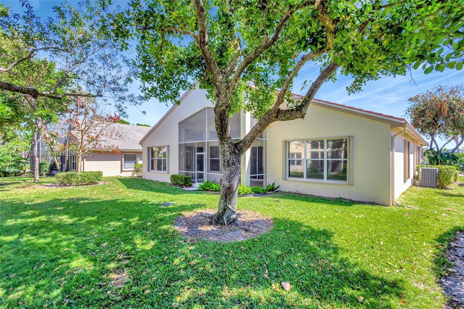 VALENCIA LAKES 1 - Residential
