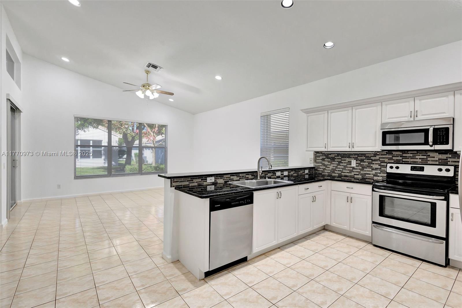 VALENCIA LAKES 1 - Residential