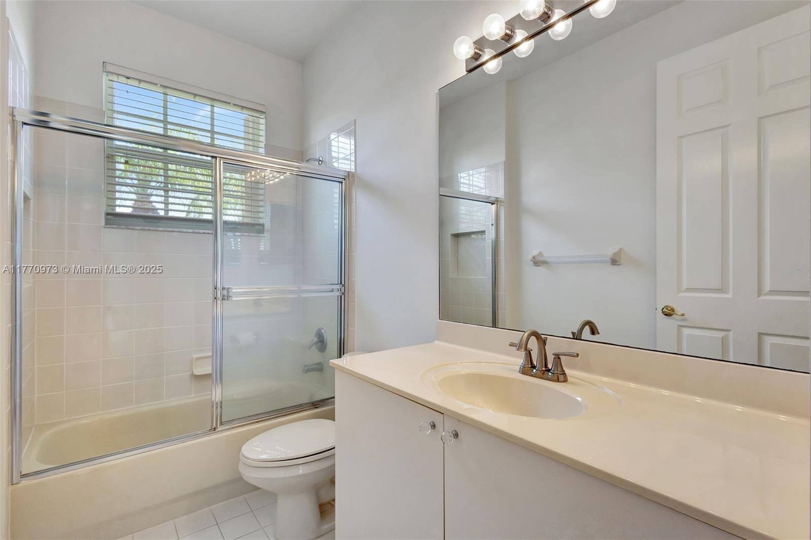 VALENCIA LAKES 1 - Residential