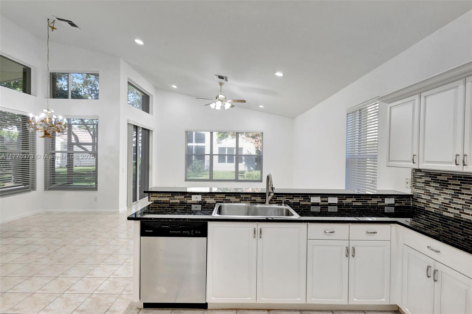 VALENCIA LAKES 1 - Residential