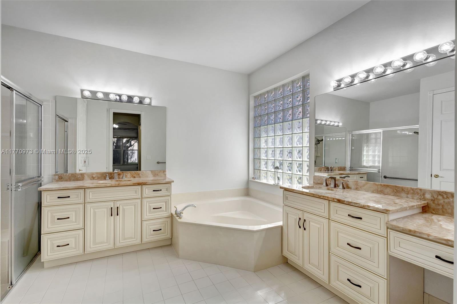 VALENCIA LAKES 1 - Residential