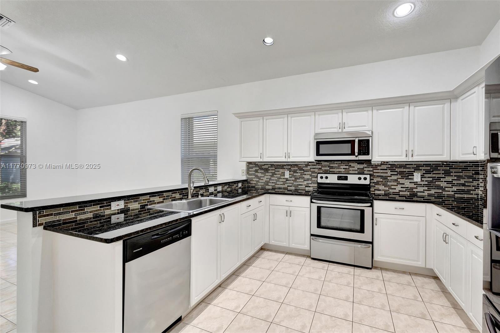 VALENCIA LAKES 1 - Residential