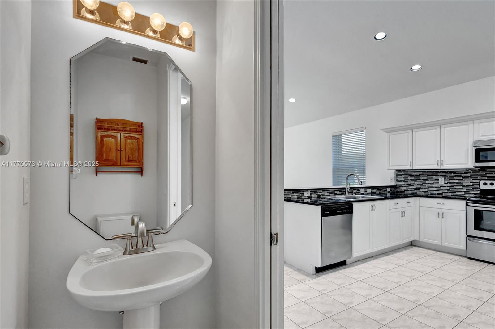 VALENCIA LAKES 1 - Residential
