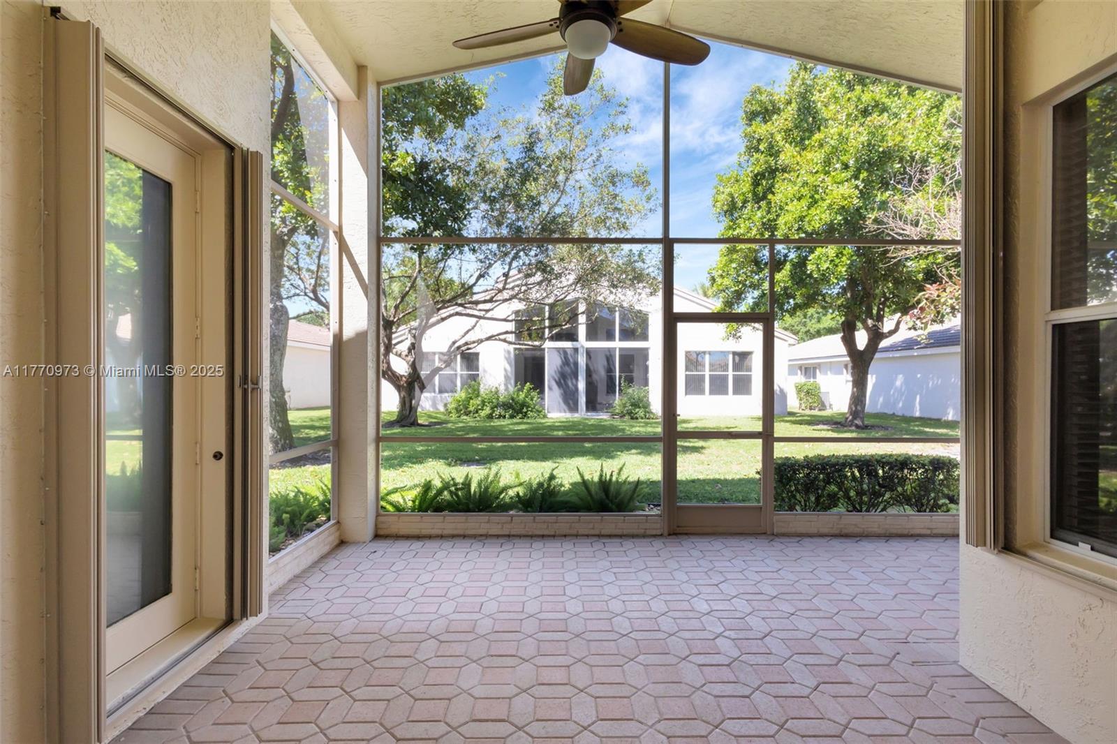 VALENCIA LAKES 1 - Residential