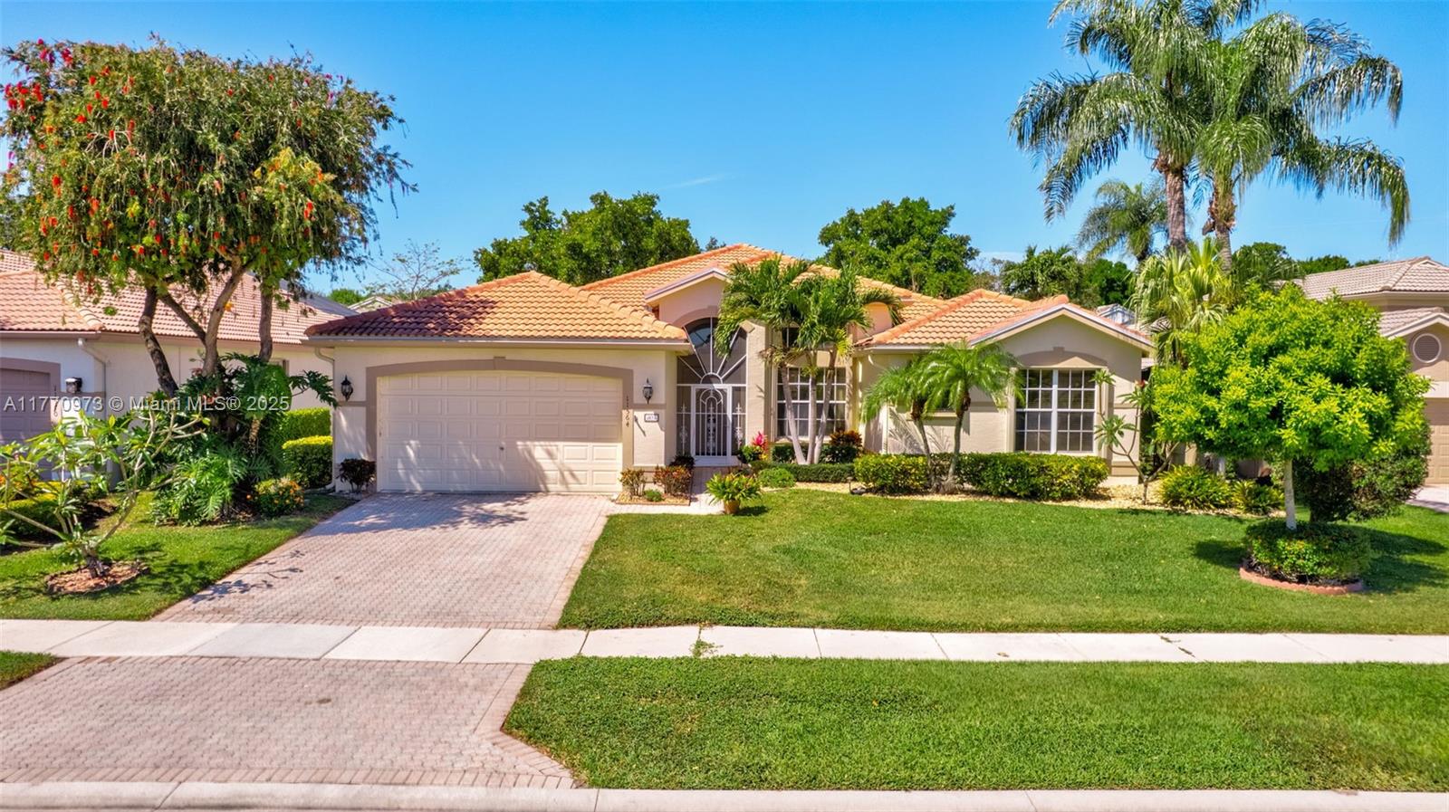 VALENCIA LAKES 1 - Residential