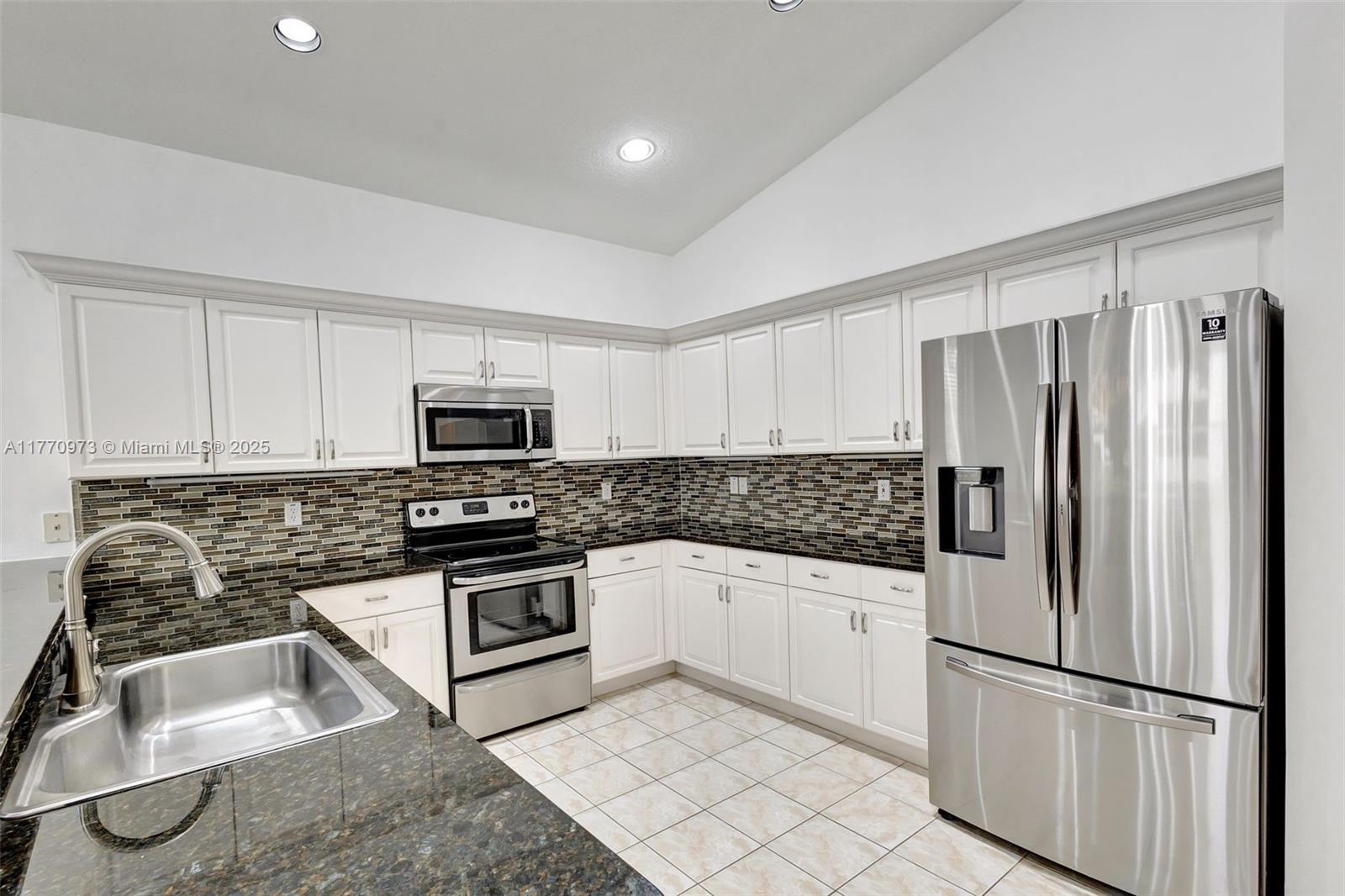 VALENCIA LAKES 1 - Residential