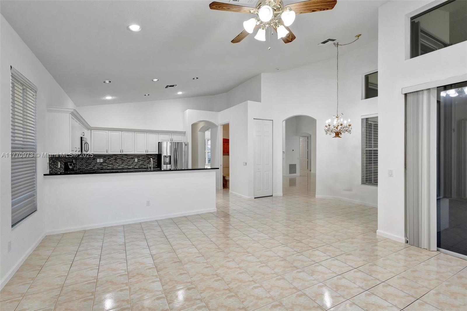 VALENCIA LAKES 1 - Residential