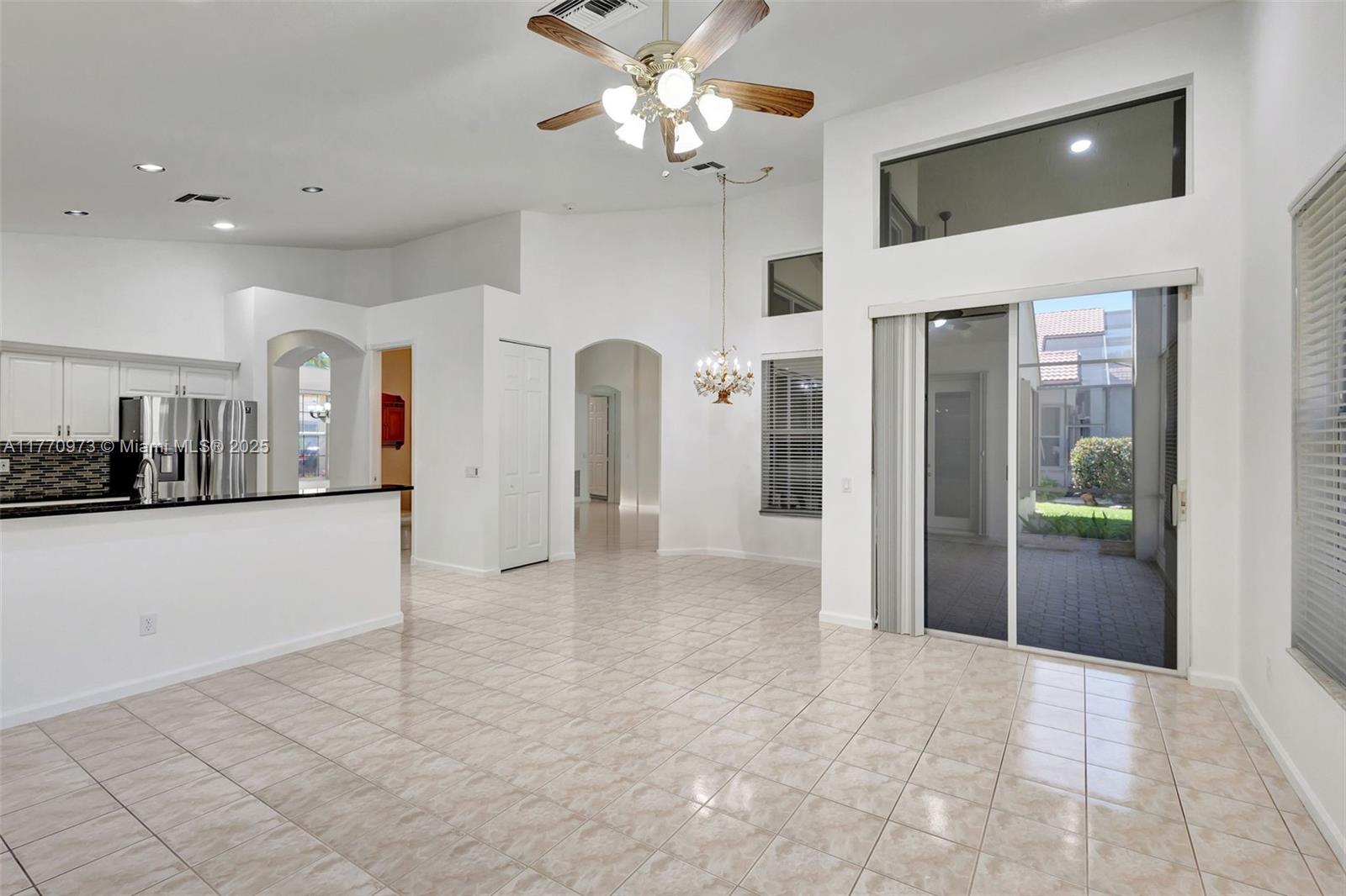 VALENCIA LAKES 1 - Residential