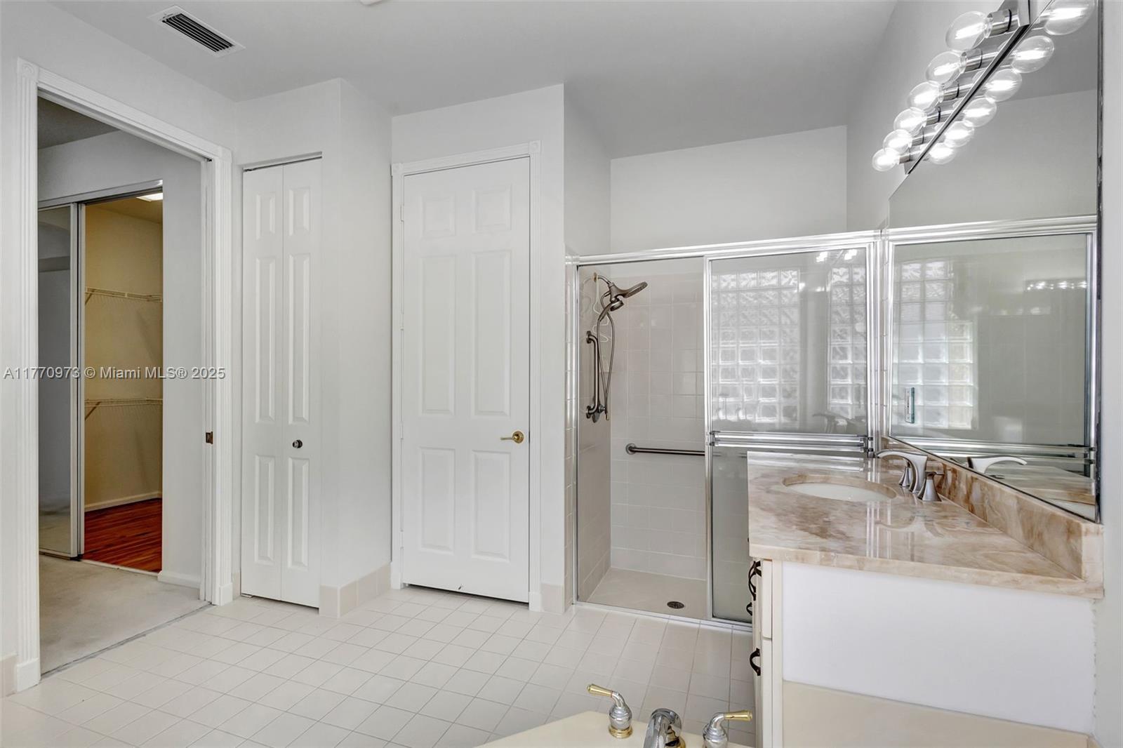 VALENCIA LAKES 1 - Residential