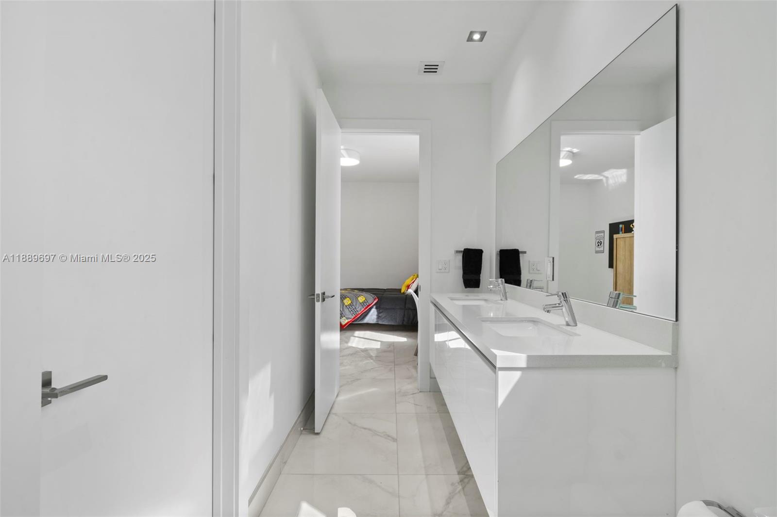 DORAL COMMONS RESIDENTIAL - Residential Lease