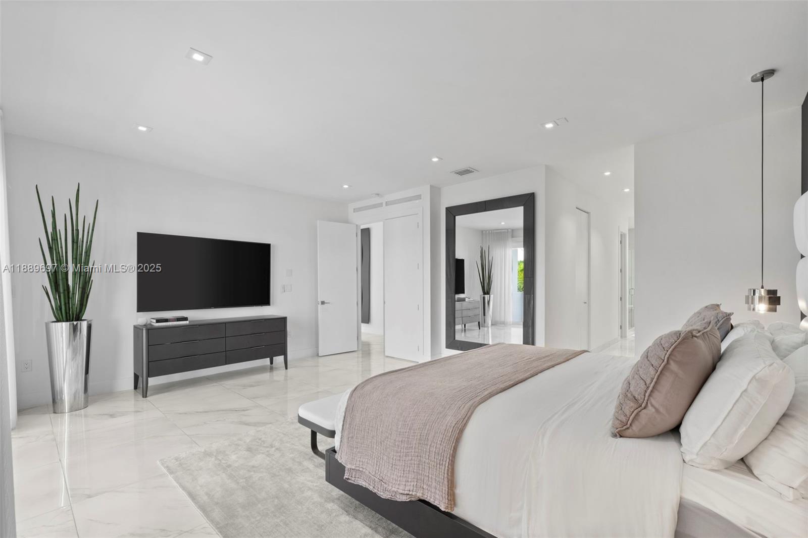 DORAL COMMONS RESIDENTIAL - Residential Lease
