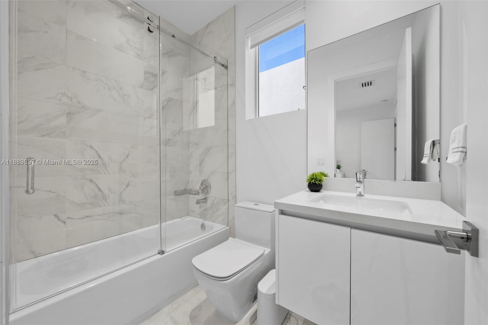 DORAL COMMONS RESIDENTIAL - Residential Lease