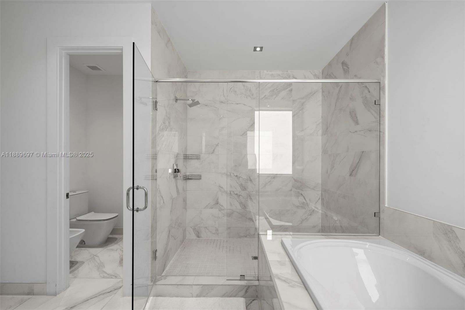 DORAL COMMONS RESIDENTIAL - Residential Lease