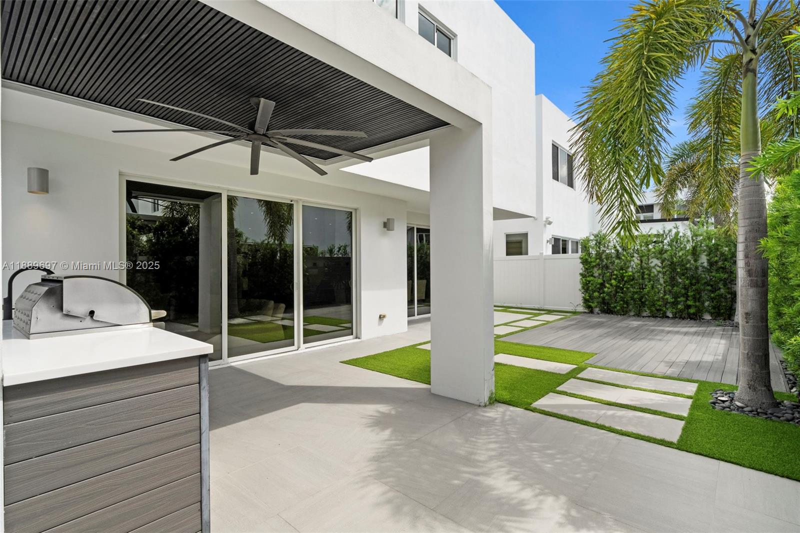 DORAL COMMONS RESIDENTIAL - Residential Lease