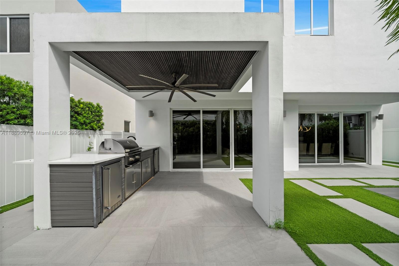 DORAL COMMONS RESIDENTIAL - Residential Lease
