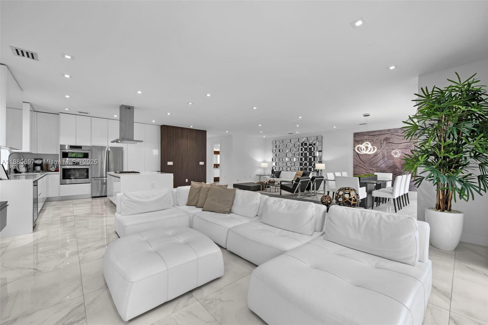 DORAL COMMONS RESIDENTIAL - Residential Lease