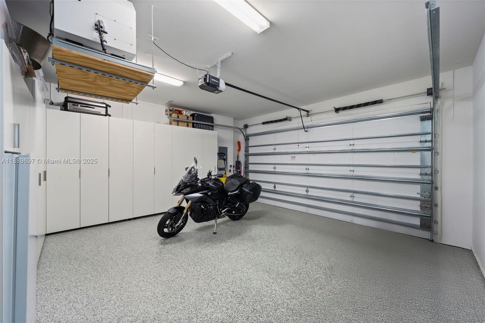 DORAL COMMONS RESIDENTIAL - Residential Lease