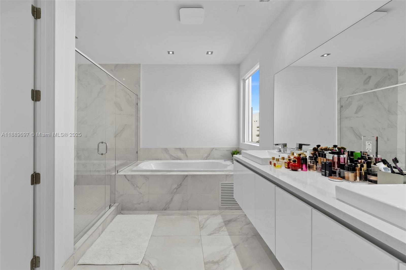 DORAL COMMONS RESIDENTIAL - Residential Lease