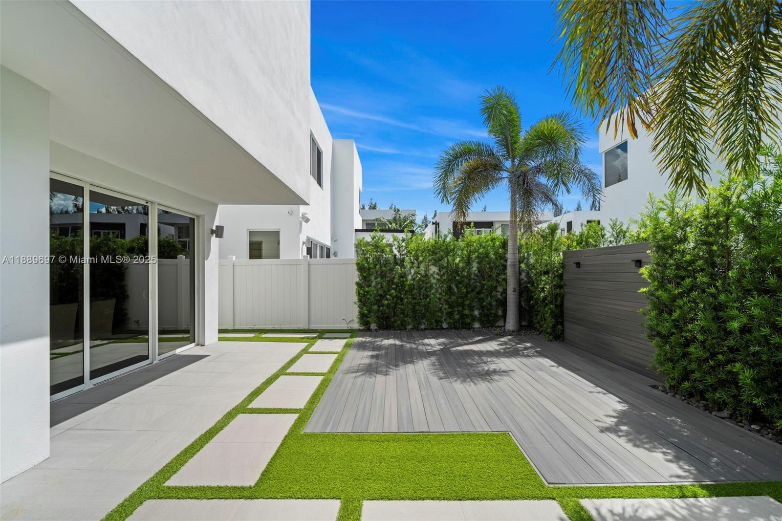 DORAL COMMONS RESIDENTIAL - Residential Lease